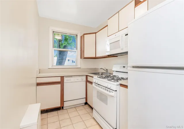 Homes for sale in Yonkers, NY | 15 Winchester Ave #2A, Yonkers, NY 10710 | MLS# 1022065
