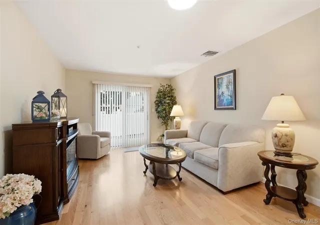 3rd image of 606 Flair Ct W, Smithtown, NY 11780 | MLS# 1022072