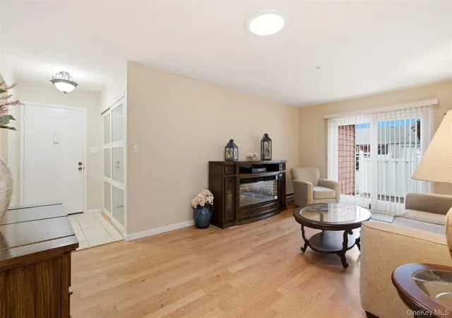 5th image of 606 Flair Ct W, Smithtown, NY 11780 | MLS# 1022072