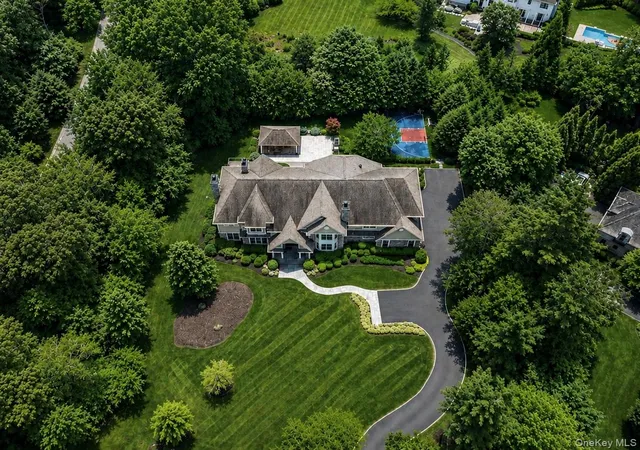 Homes for sale in Oyster Bay, NY | 1 Bromley Ct, Oyster Bay, NY 11791 | MLS# 1022087