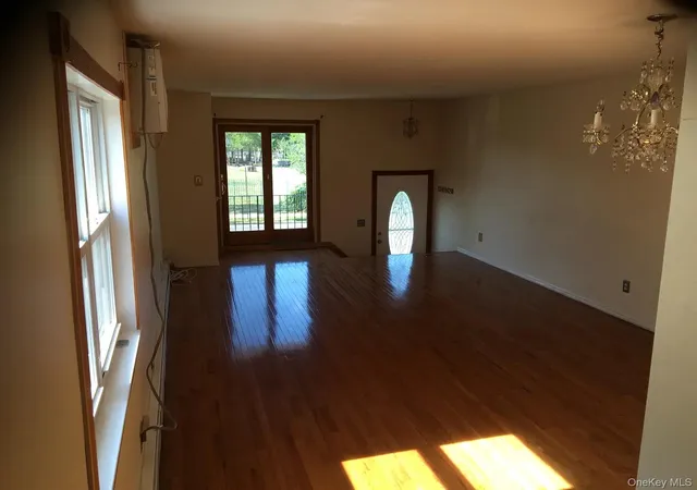 Listing Photo 3 - Condo for sale in building located at 241 Regis Dr, New York, NY 10314