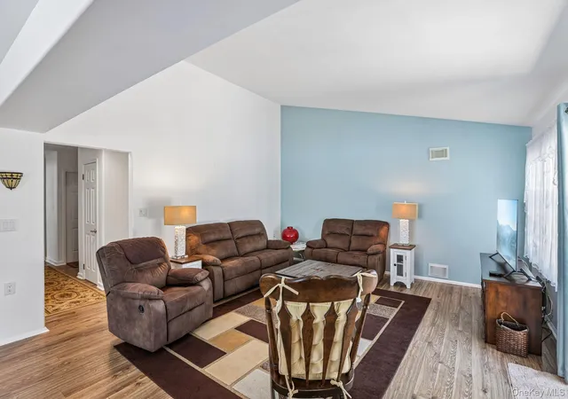 5th image of 187 Glen Dr, Brookhaven, NY 11961 | MLS# 1022104