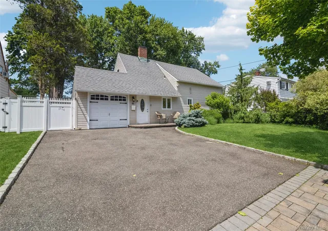 Photo 2 of Sale Pending at 45 Abbot Ln, Oyster Bay, NY 11801 | MLS# 1022118 | Listing updated on 2026-07-31