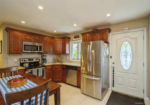 Photo 4 of Sale Pending at 45 Abbot Ln, Oyster Bay, NY 11801 | MLS# 1022118 | Listing updated on 2026-07-31