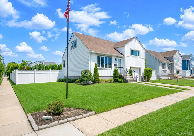 3rd image of 4 Martha St, Hempstead, NY 11520 | MLS# 1022122