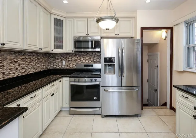 Photo 4 of Single family home for sale at 18348 Camden Ave, New York, NY 11412 | MLS# 1022123 | Listing updated on 2026-08-29
