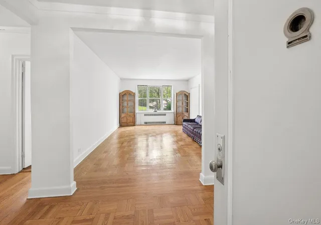 Photo 3 of Sale Pending at 7 Midland Gdns #1M, Bronxville, NY 10708 | MLS# 1022128 | Listing updated on 2026-07-25