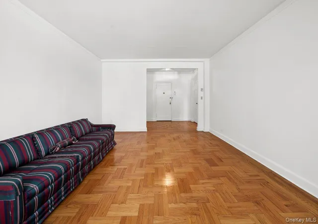 Photo 4 of Sale Pending at 7 Midland Gdns #1M, Bronxville, NY 10708 | MLS# 1022128 | Listing updated on 2026-07-25