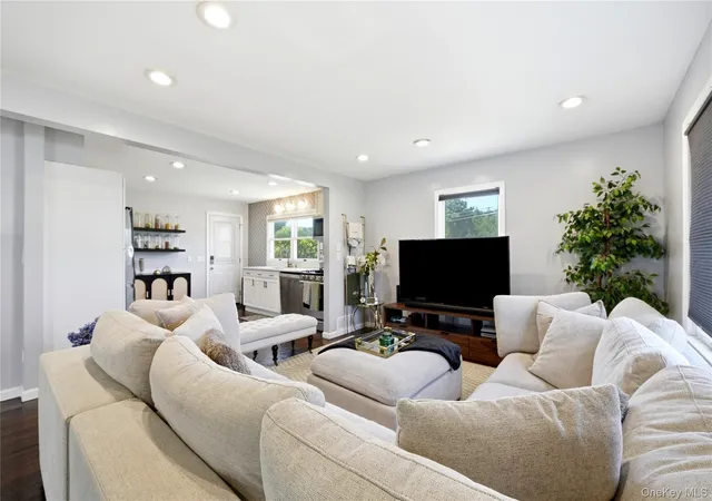 4th image of 382 Johnson Ave, Bohemia, NY 11716 | MLS# 1022138