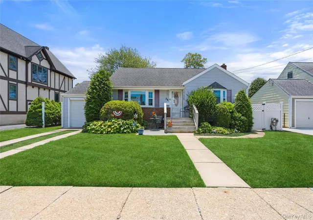 Homes for sale in Oyster Bay, NY | 36 Liszt St, Oyster Bay, NY 11801 | MLS# 1022152