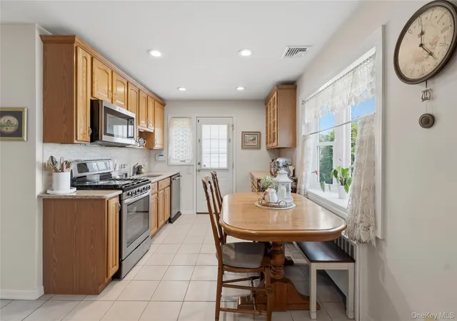 Homes for sale in Oyster Bay, NY | 36 Liszt St, Oyster Bay, NY 11801 | MLS# 1022152