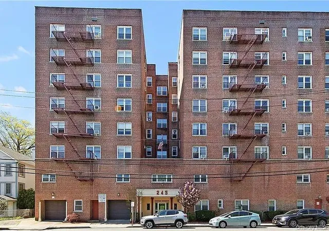 Homes for sale in Yonkers, NY | 245 Bronx River Rd #7F, Yonkers, NY 10704 | MLS# 1022156