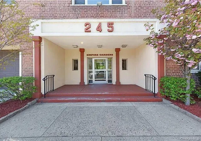 Homes for sale in Yonkers, NY | 245 Bronx River Rd #7F, Yonkers, NY 10704 | MLS# 1022156