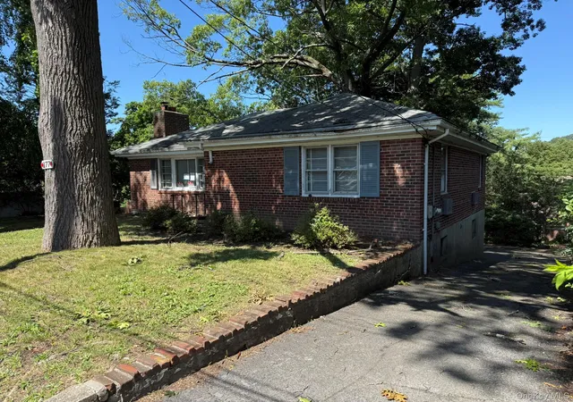 Homes for sale in Yonkers, NY | 177 Longvue Ter, Yonkers, NY 10710 | MLS# 1022159