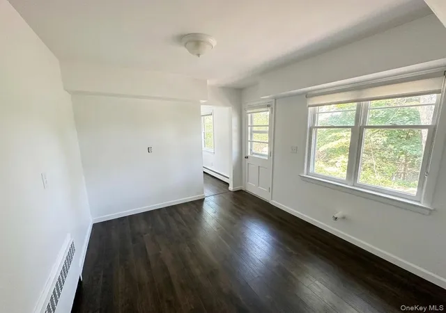 Homes for sale in Yonkers, NY | 177 Longvue Ter, Yonkers, NY 10710 | MLS# 1022159