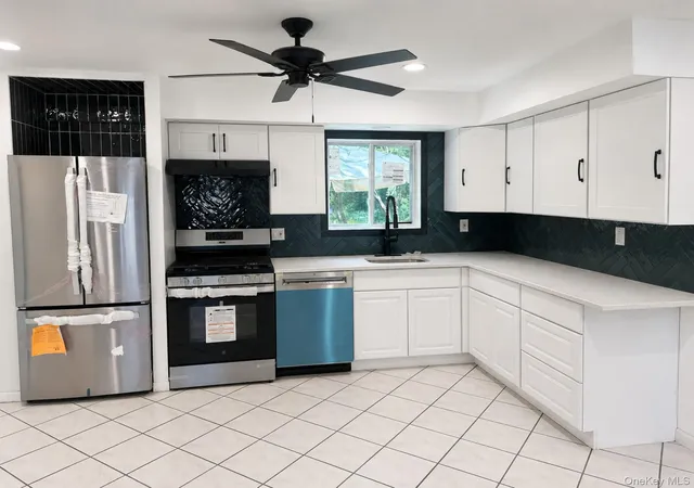 Photo 3 of Single family home for sale at 6 Stonington Cir, Babylon, NY 11798 | MLS# 1022162 | Listing updated on 2026-09-03