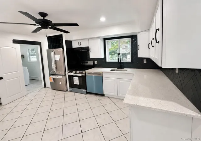 Photo 3 of Single family home for sale at 6 Stonington Cir, Babylon, NY 11798 | MLS# 1022162 | Listing updated on 2026-09-03