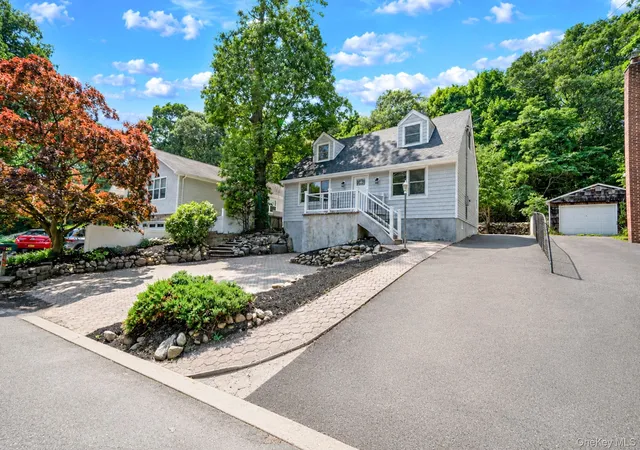 Photo 3 of Sale Pending at 245 Melville Rd, Huntington, NY 11746 | MLS# 1022184 | Listing updated on 2026-09-07