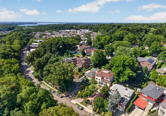 40th image of 71 57 Douglaston Pkwy, New York, NY 11362 | MLS# 1022188