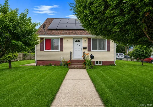 Homes for sale in Babylon, NY | 366 Albany Ave, Babylon, NY 11701 | MLS# 1022206