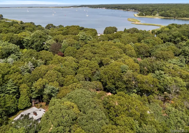 Photo 2 of Single family home for sale at 7 Albertines Ln, East Hampton, NY 11937 | MLS# 1022210 | Listing updated on 2026-08-16