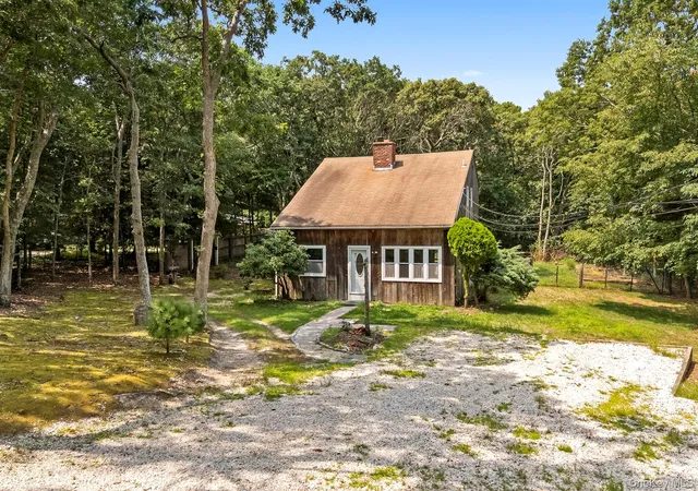 Photo 26 of Single family home for sale at 7 Albertines Ln, East Hampton, NY 11937 | MLS# 1022210 | Listing updated on 2026-09-30