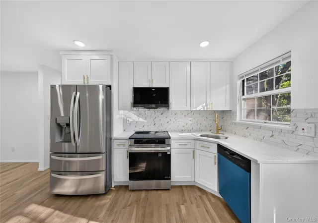4th image of 28 Roslyn Ave, Brookhaven, NY 11784 | MLS# 1022211