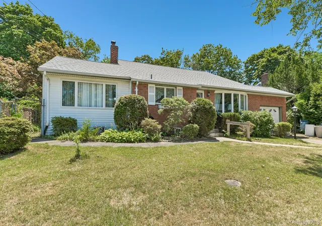 4th image of 24 Oakley Dr, Huntington Station, NY 11746 | MLS# 1022215