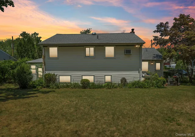 42nd image of 24 Oakley Dr, Huntington Station, NY 11746 | MLS# 1022215