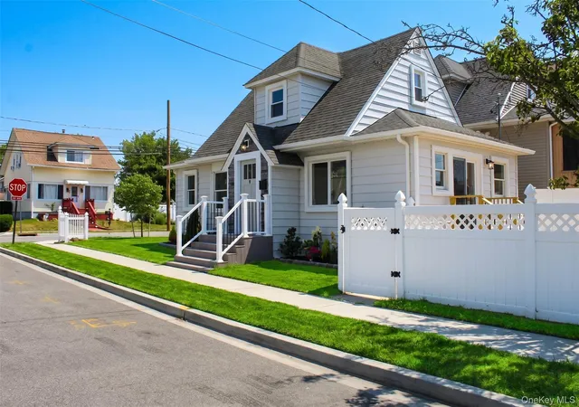 3rd image of 9 Franklin St, Hempstead, NY 11518 | MLS# 1022225