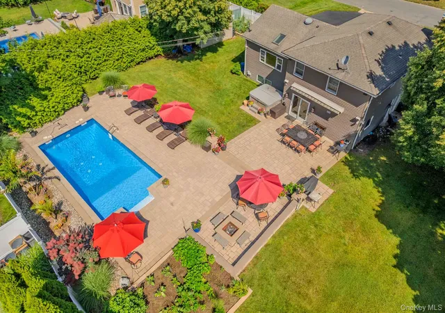 Photo 3 of Single family home for sale at 8 Feather Ln, Commack, NY 11725 | MLS# 1022234 | Listing updated on 2026-10-07
