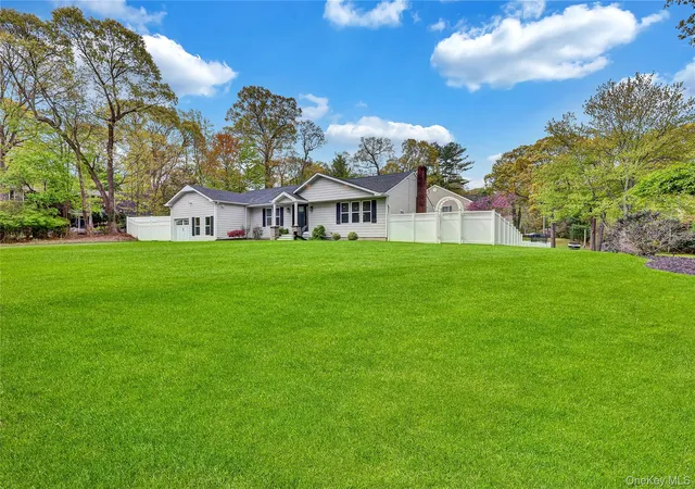 Photo 3 of Sale Pending at 4 Saint Marks Pl, Brookhaven, NY 11790 | MLS# 1022245 | Listing updated on 2026-08-03