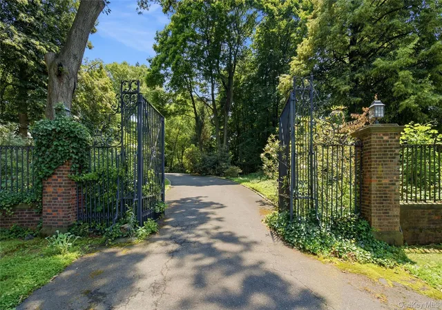 36th image of 790 Bryant Ave, Roslyn, NY 11576 | MLS# 1022251