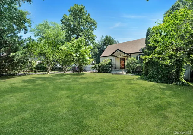 4th image of 38 E Lyons St, Huntington, NY 11747 | MLS# 1022258