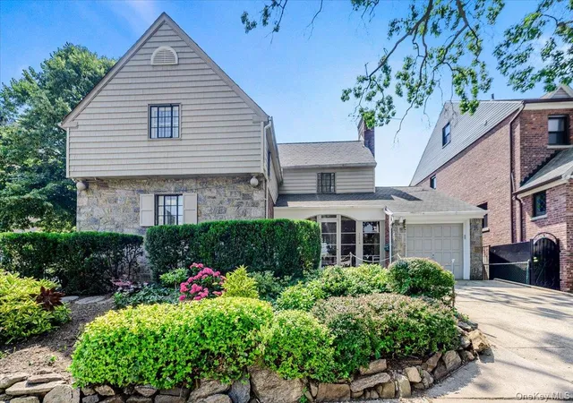 Photo 1 of Single family home for sale at 1264 Rhinelander Ave, New York, NY 10461 | MLS# 1022280 | Listing updated on 2026-08-23