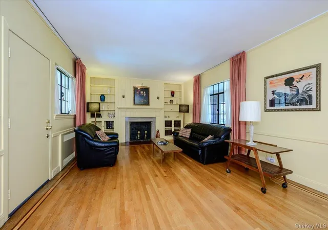 Photo 4 of Single family home for sale at 1264 Rhinelander Ave, New York, NY 10461 | MLS# 1022280 | Listing updated on 2026-08-23