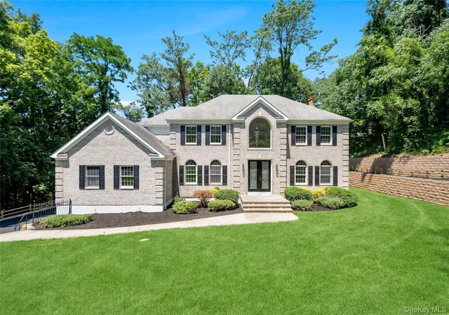 Photo 1 of Mansion for sale at 41 Cove Rd, Huntington, NY 11743 | MLS# 1022285 | Listing updated on 2026-10-02