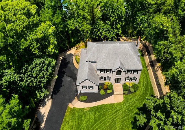 Photo 3 of Single family home for sale at 41 Cove Rd, Huntington, NY 11743 | MLS# 1022285 | Listing updated on 2026-10-04