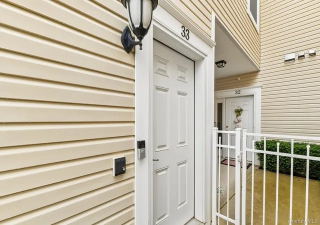 Photo 3 of Condo for sale at 33 Greentree Ct, Brookhaven, NY 11967 | MLS# 1022293 | Listing updated on 2026-09-14