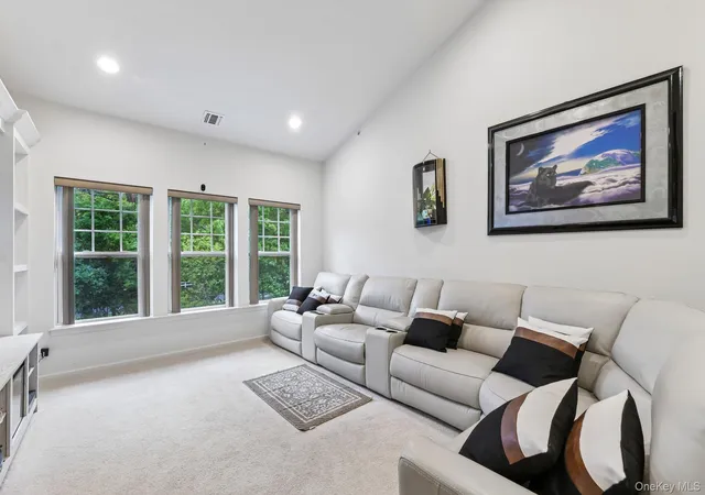 Listing Photo 4 - Condo for sale in building located at 33 Greentree Ct, Brookhaven, NY 11967