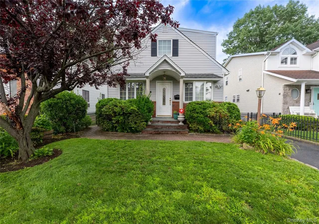 Homes for sale in North Hempstead, NY | 54 Edgewood Rd, North Hempstead, NY 11050 | MLS# 1022294