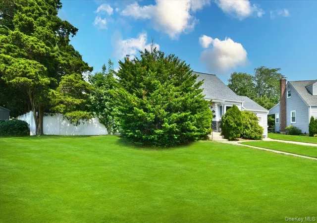 Homes for sale in Oyster Bay, NY | 2 Ford Dr W, Oyster Bay, NY 11758 | MLS# 1022316