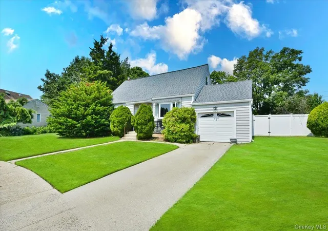 Homes for sale in Oyster Bay, NY | 2 Ford Dr W, Oyster Bay, NY 11758 | MLS# 1022316