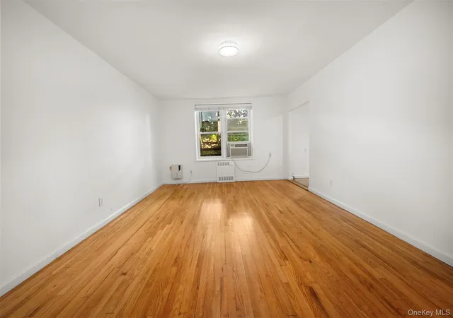Homes for sale in North Hempstead, NY | 444 Middle Neck Rd #1R, North Hempstead, NY 11023 | MLS# 1022317