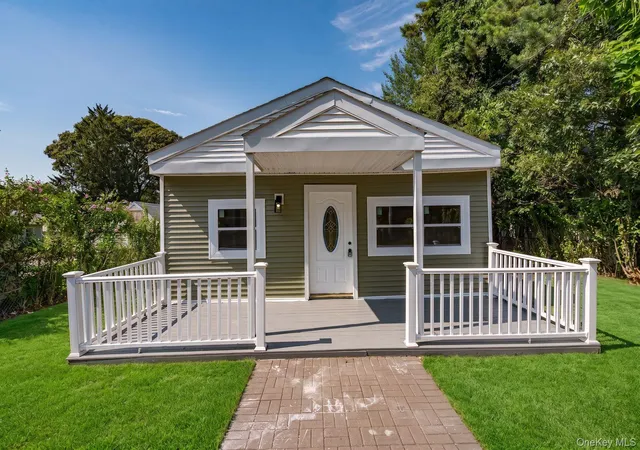 3rd image of 125 Sunset Ave, Selden, NY 11784 | MLS# 1022335