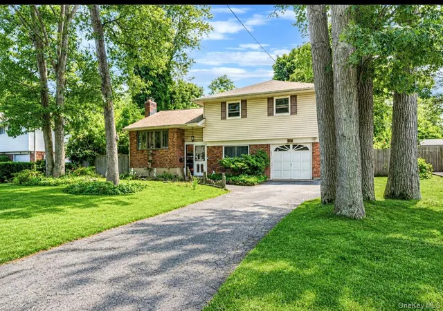 Photo 2 of Single family home for sale at 26 Harvard Ln, Commack, NY 11725 | MLS# 1022339 | Listing updated on 2026-08-22