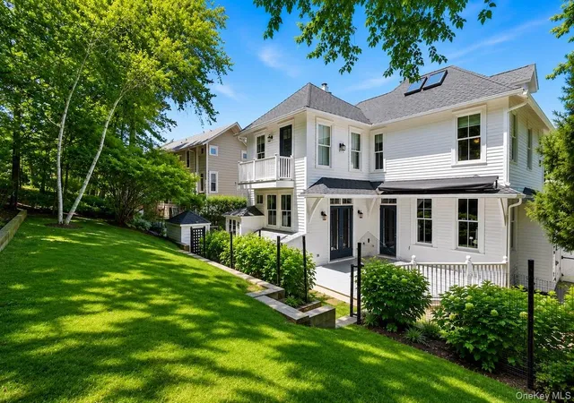 2nd image of 11 Prospect Ave, Shelter Island, NY 11965 | MLS# 1022345