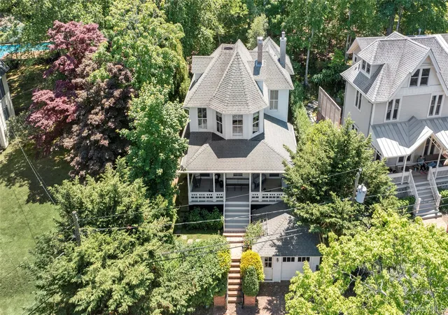 3rd image of 11 Prospect Ave, Shelter Island, NY 11965 | MLS# 1022345
