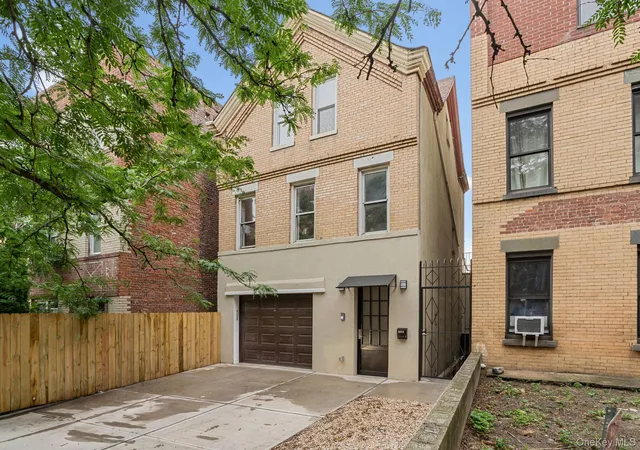 Photo 2 of Multi family home for sale at 286 Wadsworth Ave, New York, NY 10040 | MLS# 1022347 | Listing updated on 2026-09-17