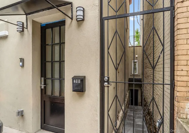 Photo 3 of Multi family home for sale at 286 Wadsworth Ave, New York, NY 10040 | MLS# 1022347 | Listing updated on 2026-09-17